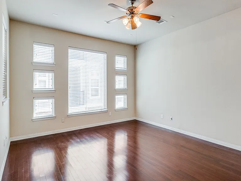2326 Stutz Dr #103 — Photo 14