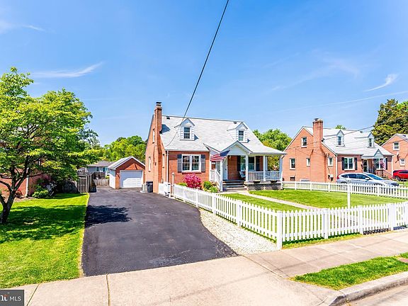 3rd image of 3012 Lawrence Dr