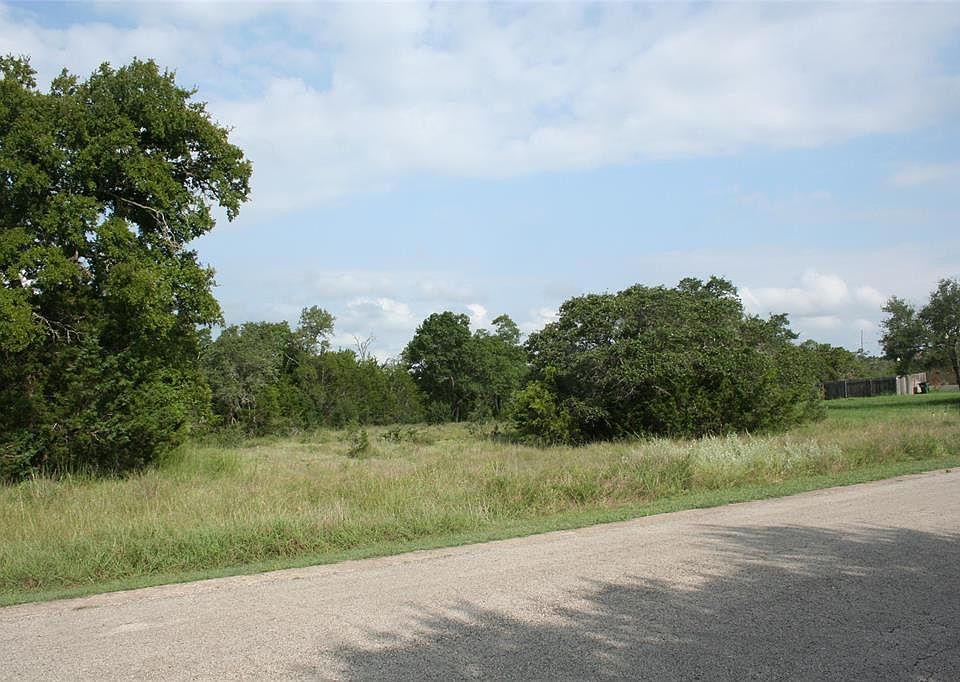 2nd image of 400 Onion Creek Ln