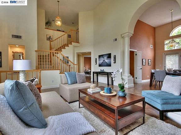 4th image of 30524 Meridien Cir
