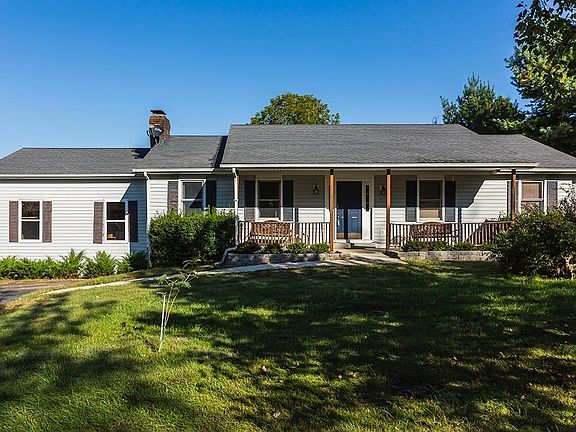 3rd image of 3011 River Cir