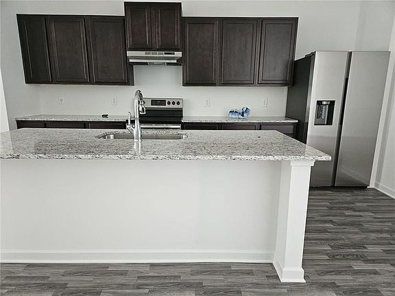 2nd image of 470 Bishop Ln