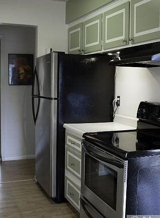 3rd image of 915 11th Avenue S