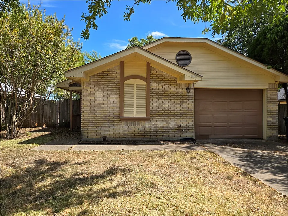 1106 Buttercup Cir