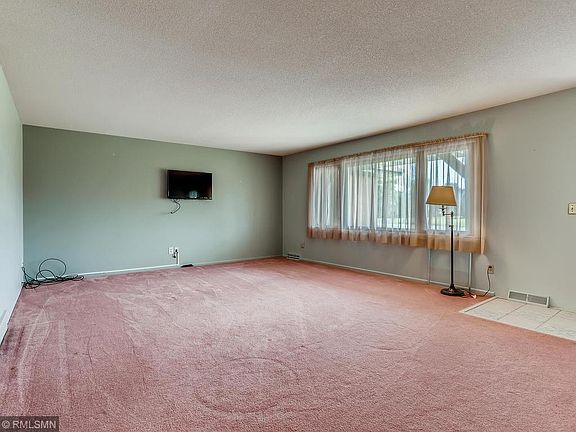 3rd image of 9431 176th Ave NW