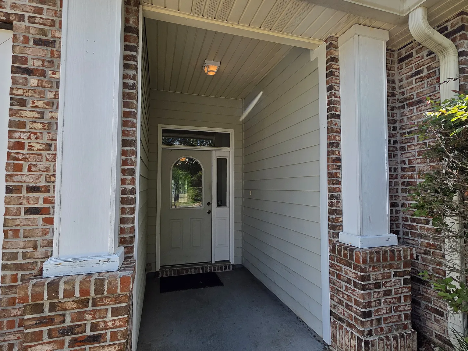 3 bed, 1708 sqft, $2,100 — Photo 3