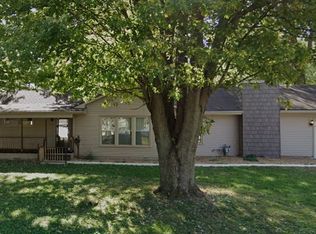 3 NE Carroll Dr, Decatur, IL 62526