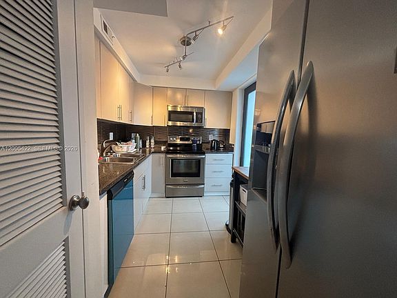 5th image of 301 Golden Isles Dr APT 409