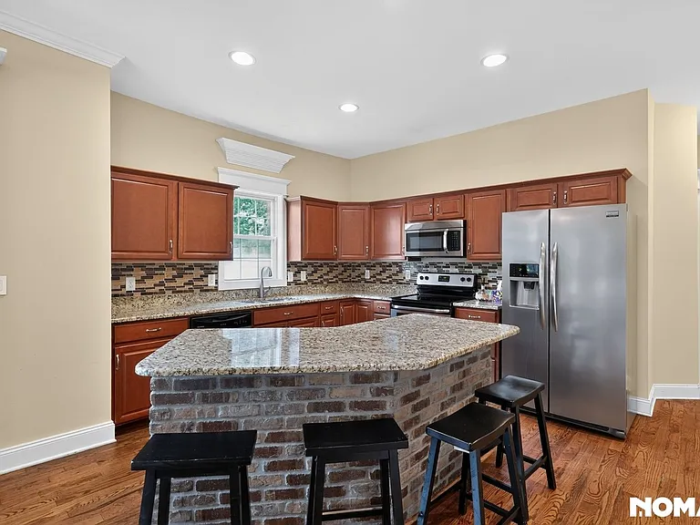 1040 Sharpe Ave — Photo 2