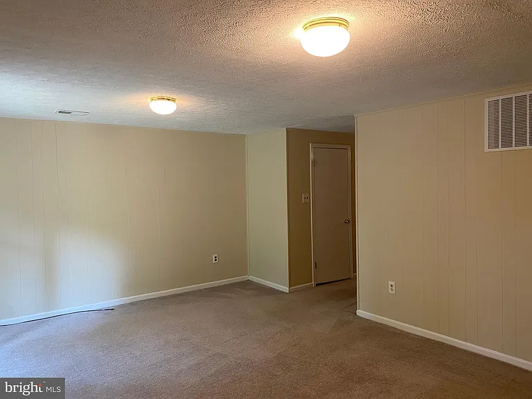 2804 Cambridge Dr — Photo 29