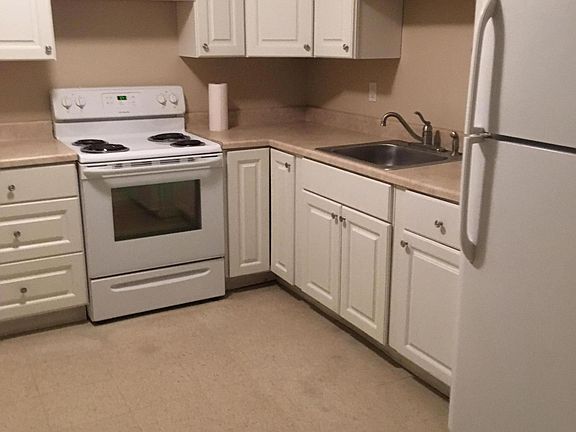 2nd image of 2 Badminton Ct APT 3