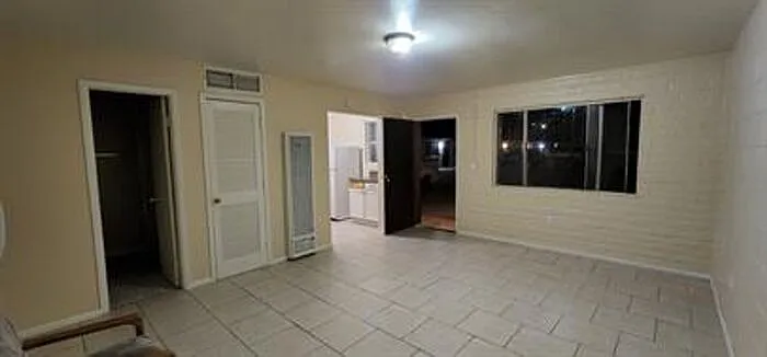 Building Photo - 125 E 34th St #J