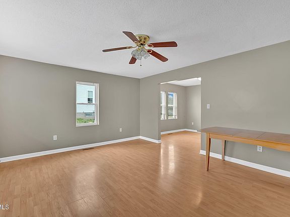 4th image of 168 Mullins St