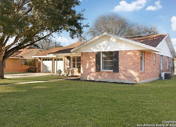 4th image of 5019 Stoneleigh Dr