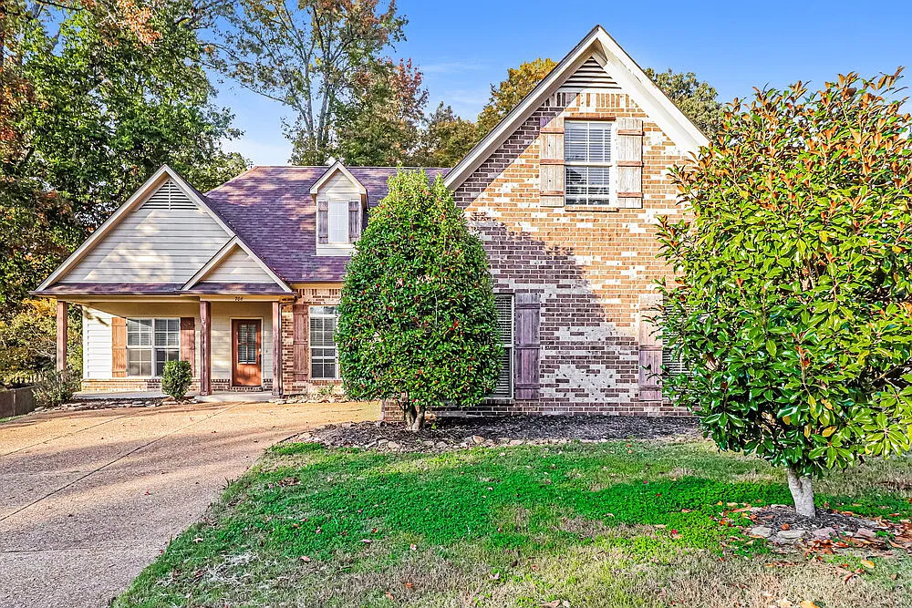 4 bed, 2.0 bath, 1940 sqft, $2,215 — Photo 1