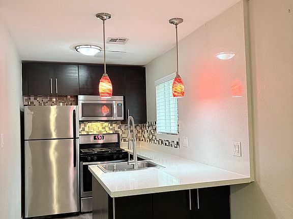 2nd image of 109 E Quincy St #1