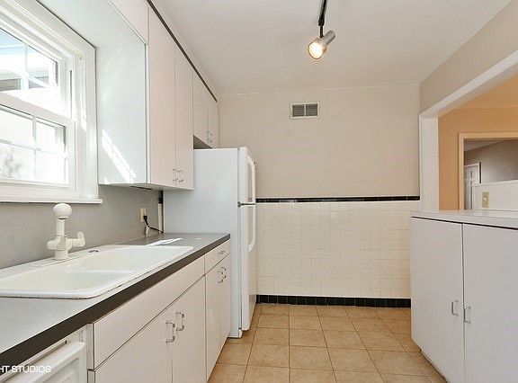 4th image of 7224 Charlotte St
