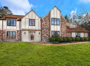 12100 N Maryhill Ct, Mequon, WI 53092