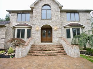 3 Cambridge Ct, Manalapan, NJ 07726