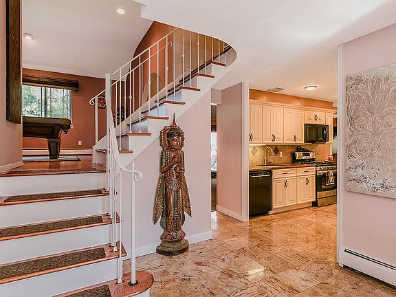 2nd image of 6 Cornish Ct