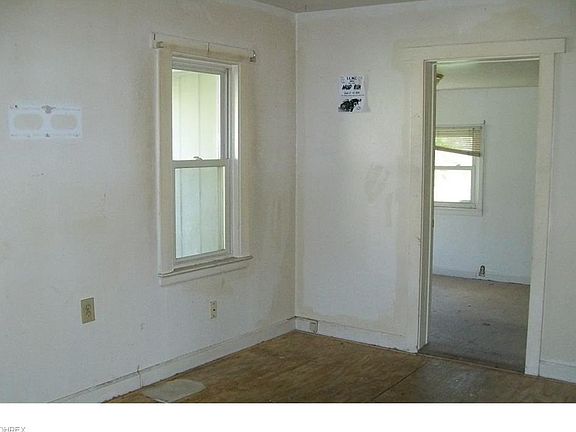 4th image of 115 Parmely Ave