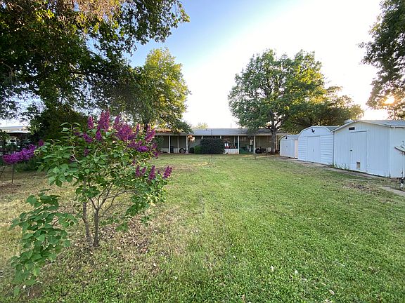 3rd image of 18200 Majestic View Dr
