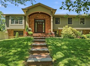 11 Rockrose Lane, East Northport, NY 11731