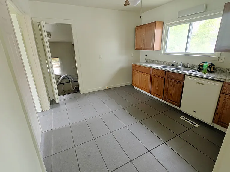 3188 Augusta St — Photo 4