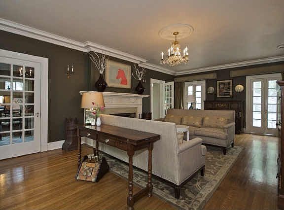 Living room w/fireplace