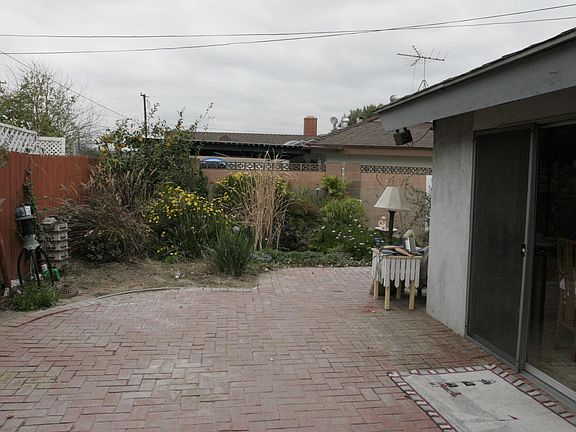 3rd image of 2680 N Glenside St