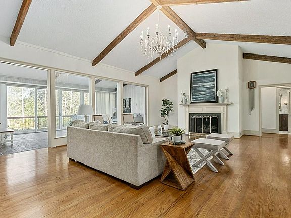 5th image of 101 Montgomery Cir