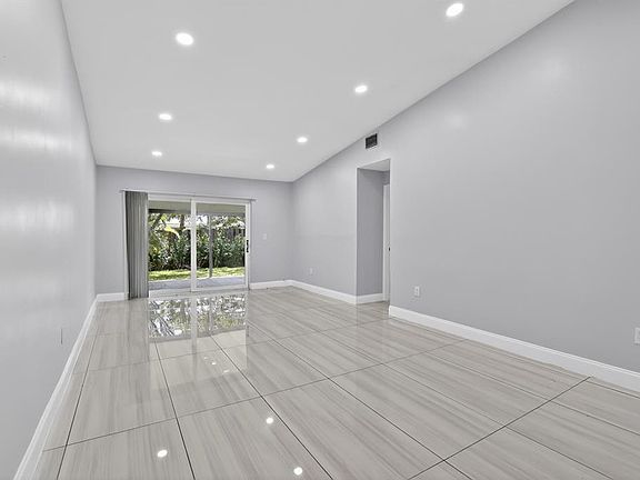 3rd image of 4404 Treasure Cove Dr