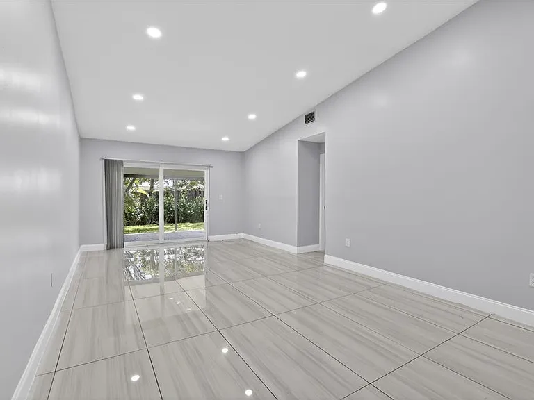 4404 Treasure Cove Dr — Photo 3