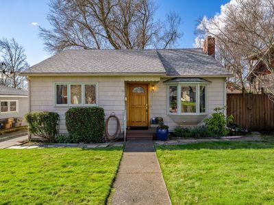 414 NE 11th St, Grants Pass, OR, 97526