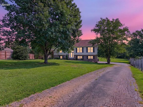 3rd image of 364 Ridgeview Dr