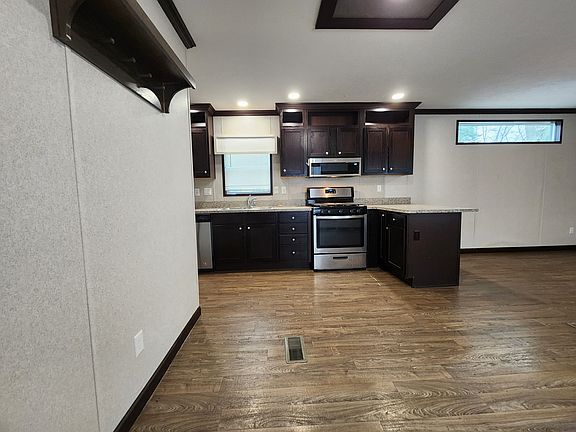 2nd image of 70 Brookside Mnr #70