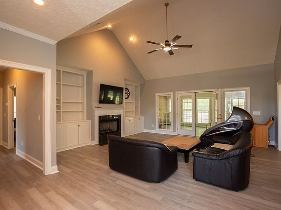 3rd image of 8113 Highlands Dr