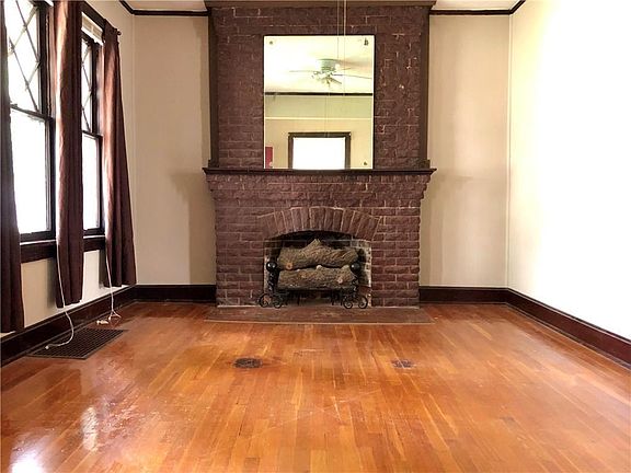 3rd image of 2609 Sacramento St