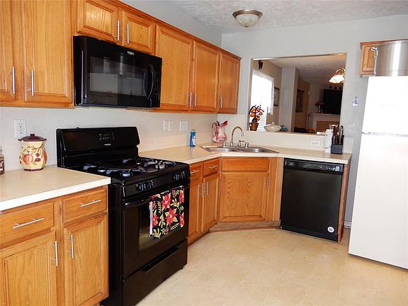 2nd image of 1610 Laurel Springs Ln