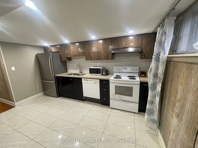 52 Beacham Cres #BASEMENT — Photo 2