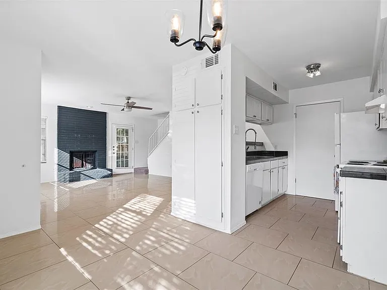4413 Whispering Valley Dr #D — Photo 14