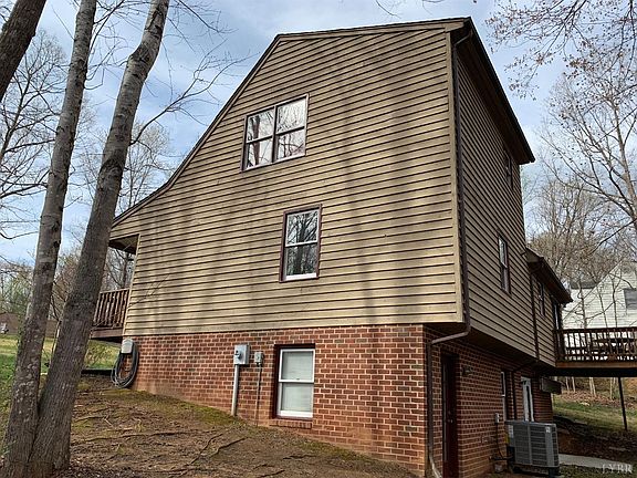 3rd image of 412 Cambridge Dr
