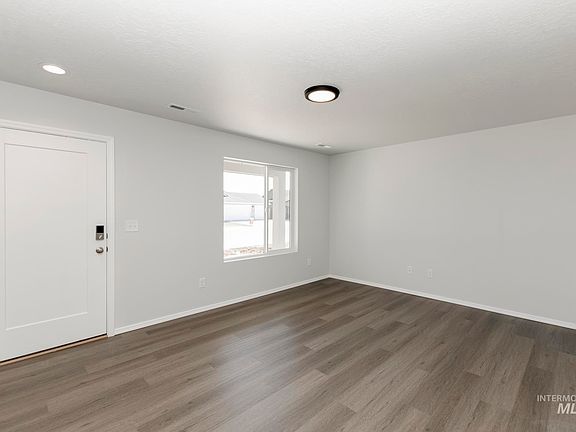 3rd image of 313 Gold Nugget Ave