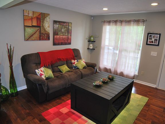 4th image of 575 Woodview Dr