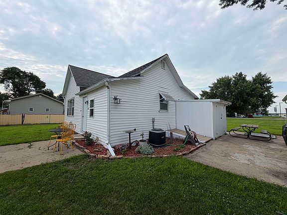 3rd image of 84 Hardy St