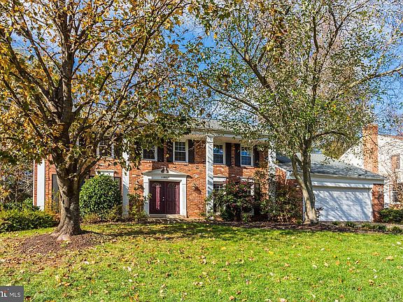2nd image of 10808 Pebble Brook Ln