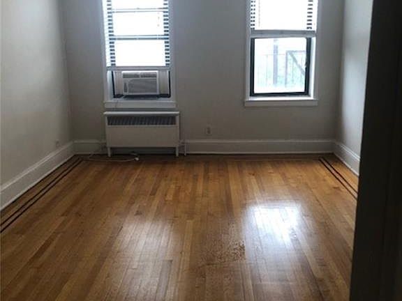 3rd image of 1 Broad Pkwy APT 4B