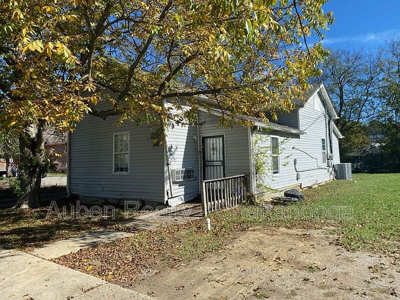 1st image of 906 S Kelley St #B