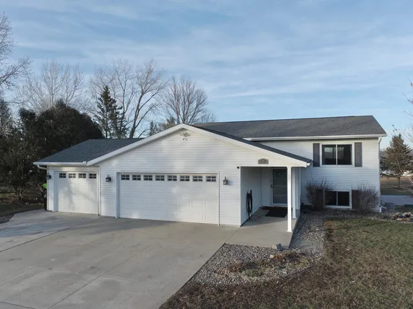 948 Larson Dr, Zumbrota, MN 55992