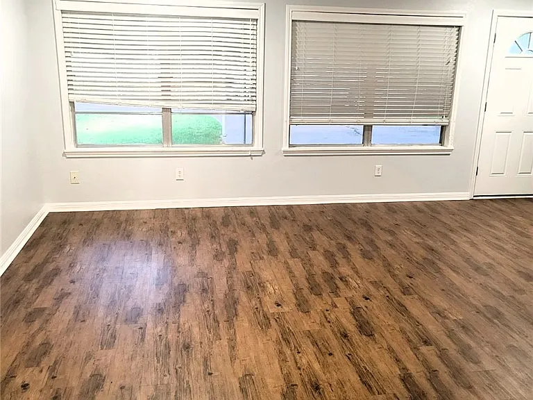 1000 Hereford St — Photo 8